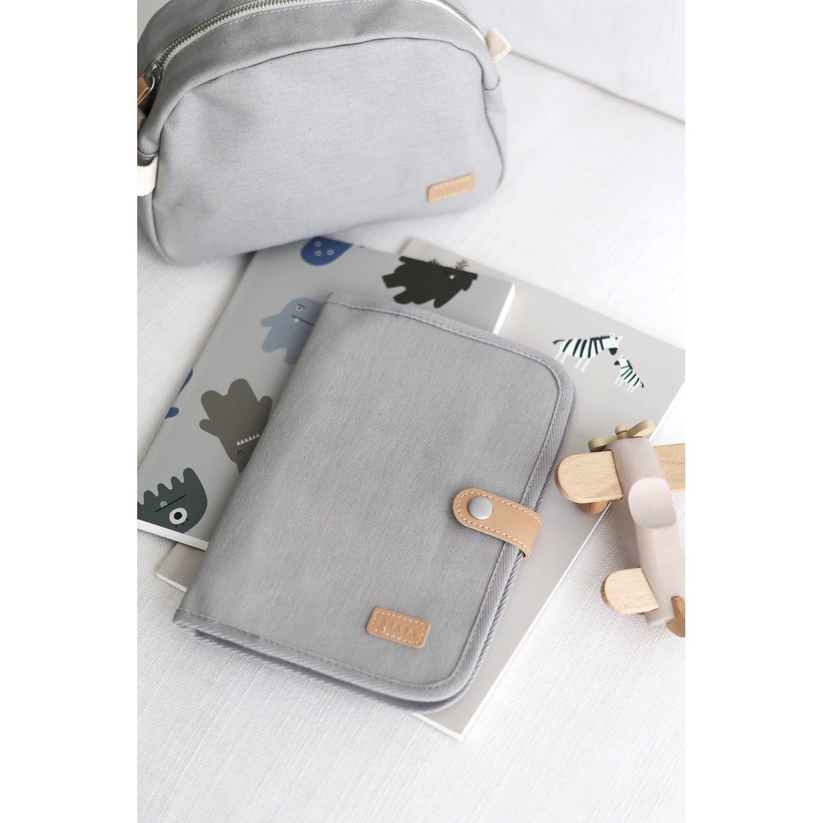 Protège carnet de santé pratique et organisé gris perle glacier, BEABA