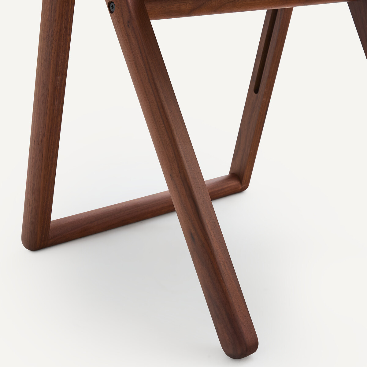 Chaise pliante, en noyer massif et tissu velours, CAMMINATA kaki, EMMANUEL GALLINA X AM.PM