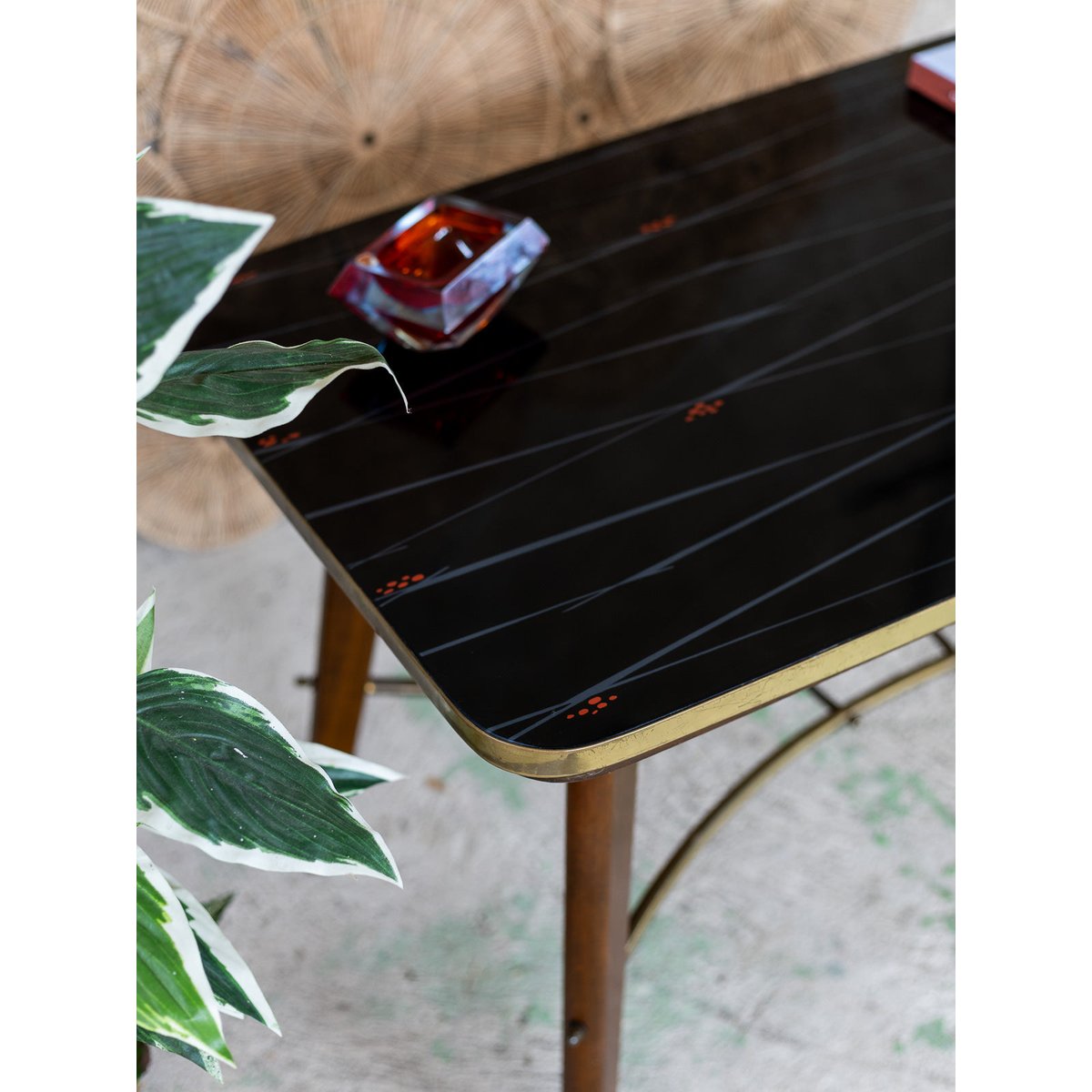 Légante table basse Donna N°1578 - Bon état bois foncé, DEBONGOUT