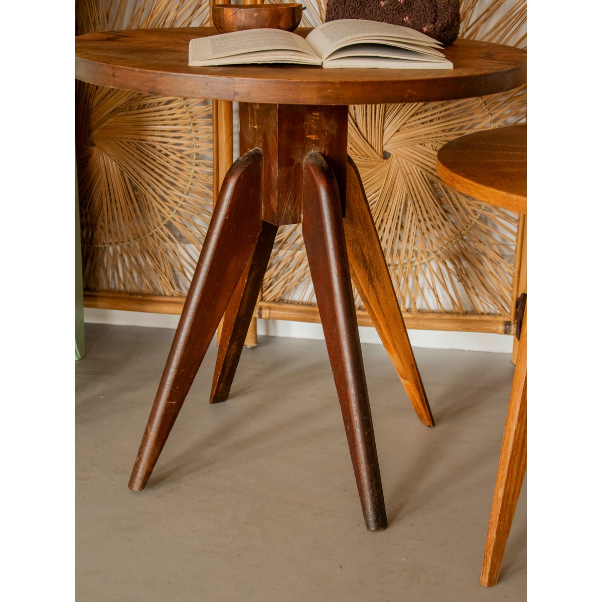 Table basse au bois brut Donna N°1539 - Bon état bois foncé, DEBONGOUT