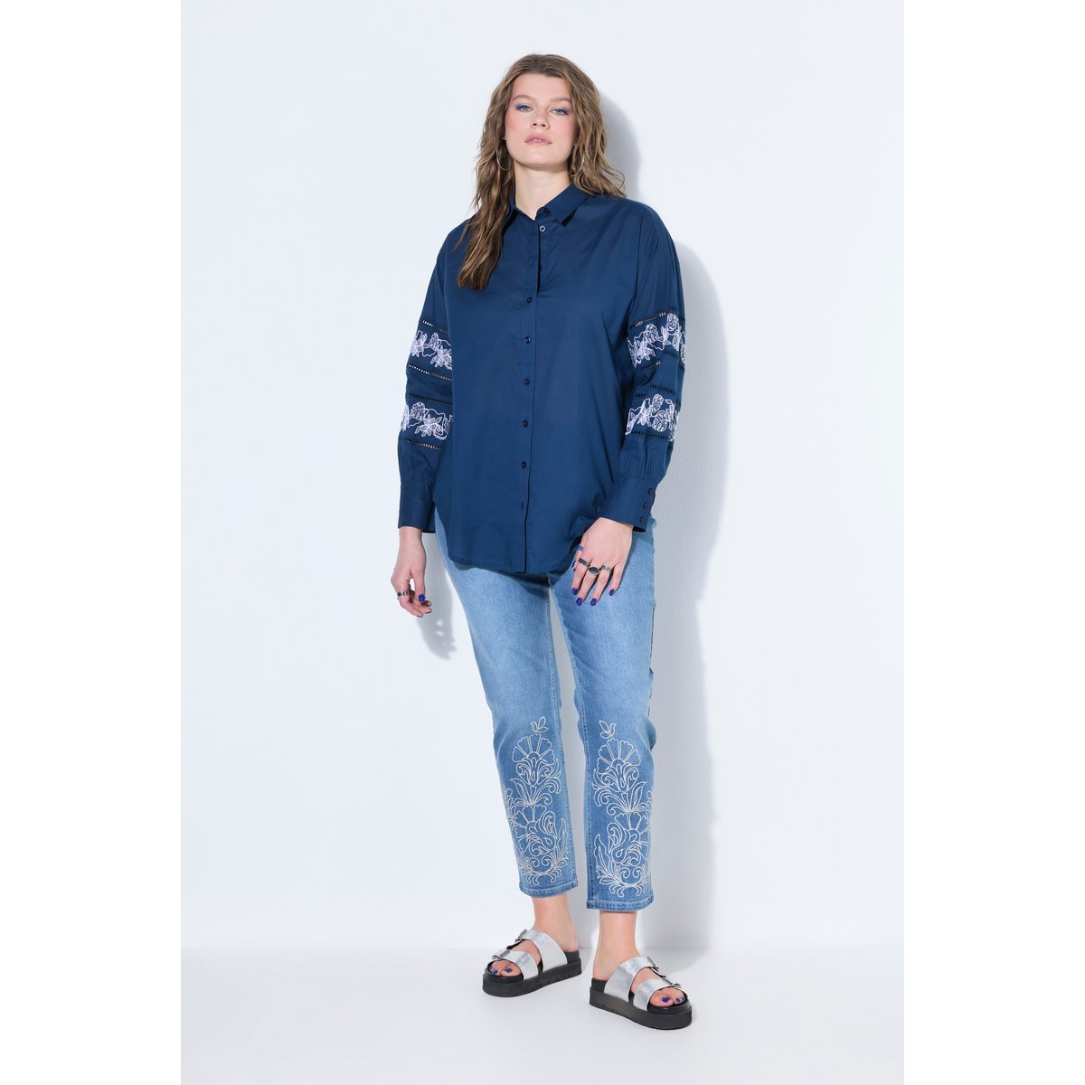Chemisier rayé oversize, dentelle aux manches bleu foncé, STUDIO UNTOLD
