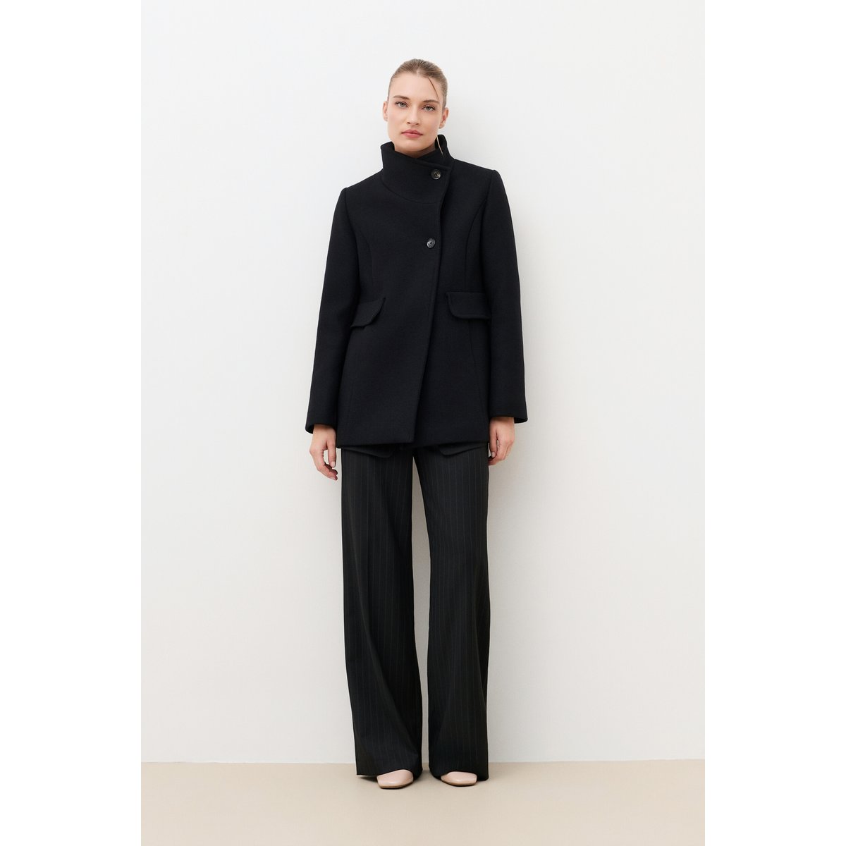 Manteau court droit col montant GALI noir, CAROLL