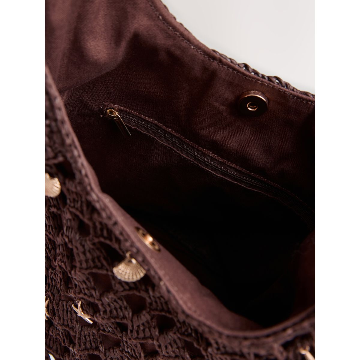 Sac porté épaule aspect crochet à coquillage marron chocolat, NEXT
