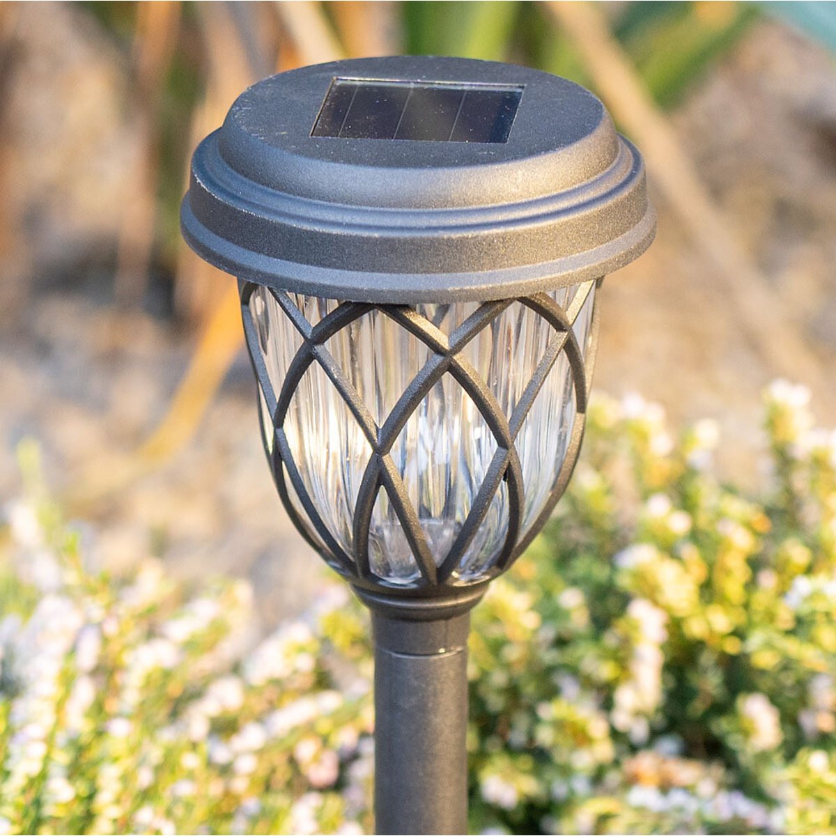 Set of 6 Solar Powered Diamond Garden Spike Lights black, SO'HOME