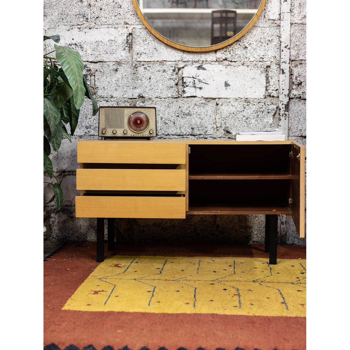 Indémodable enfilade en bois Margaret N°792 - Bon état bois clair, DEBONGOUT
