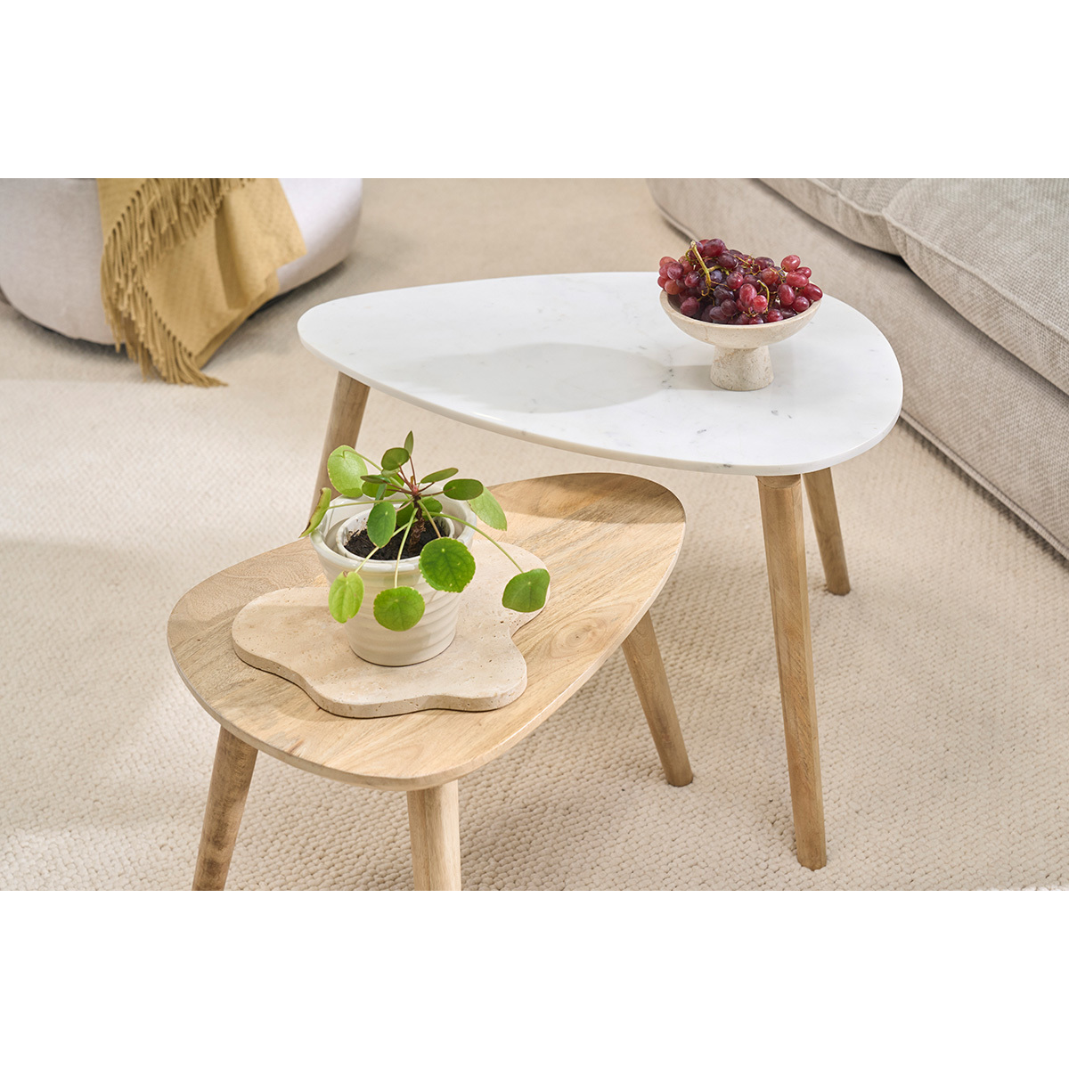 Tables basses gigognes marbre blanc et bois manguier massif (lot de 2) EVY naturel, MILIBOO