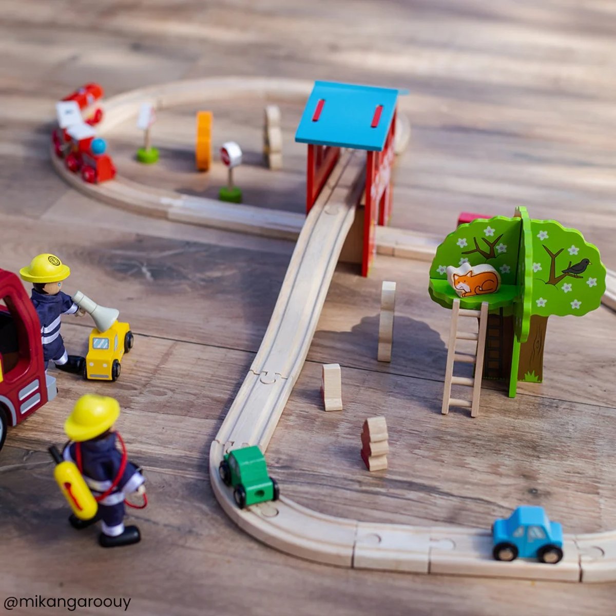 Circuit de train Caserne de pompiers rouge, BIGJIGS