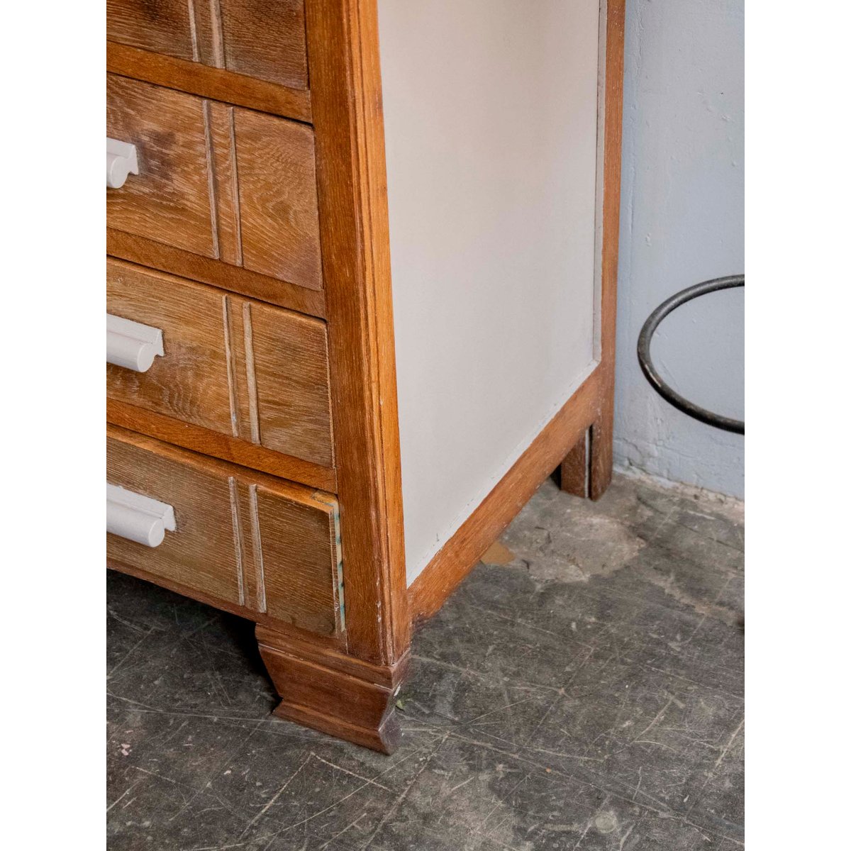 Commode au bois sculpté Garance N°741 - Bon état bois clair, DEBONGOUT