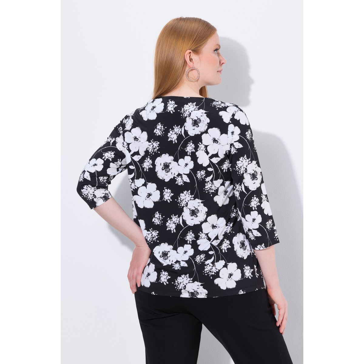 T-shirt au tombé fluide à fleurs noir, ULLA POPKEN