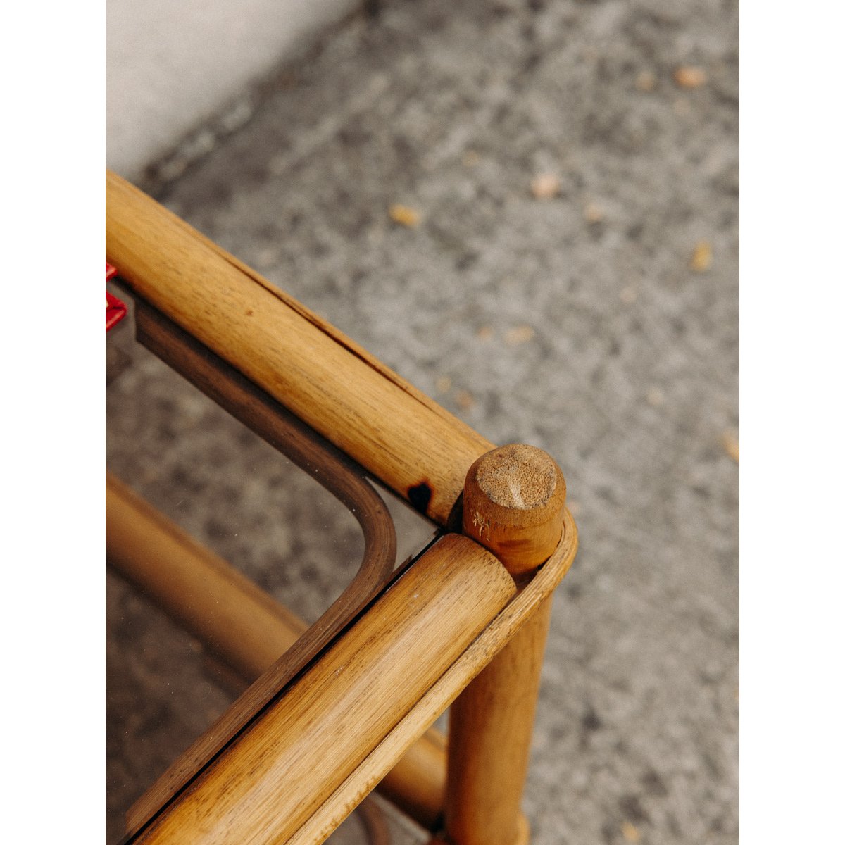 Paire de 2 tables de chevets en pin massif et verre Maïa N°1511 - Bon état bois clair, DEBONGOUT