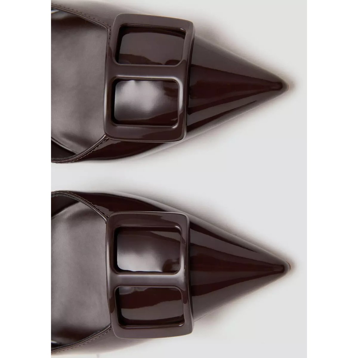 Chaussures à talon en cuir vernis chocolat, MANGO