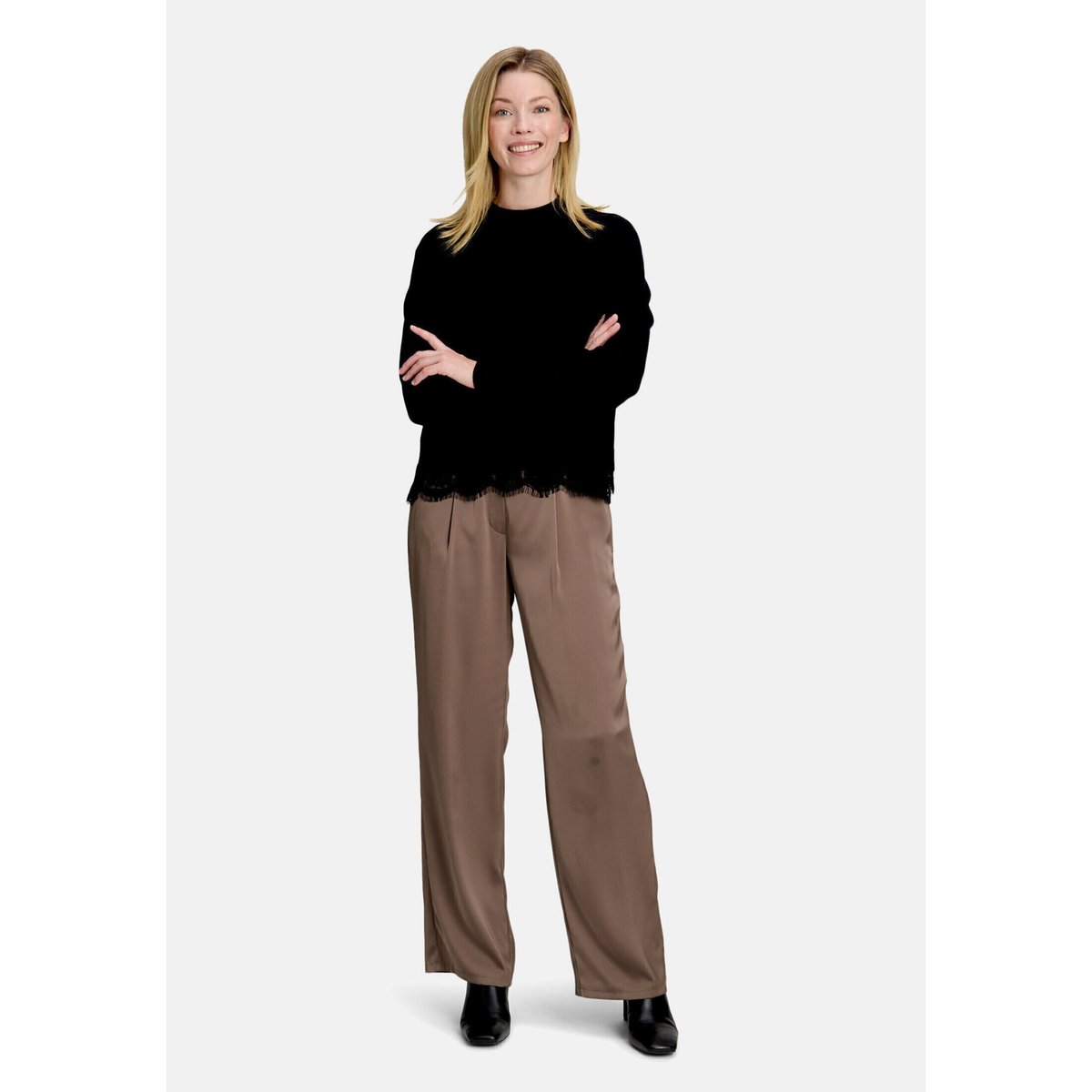 Pull-over en fine maille à bordure en dentelle noir, BETTY BARCLAY
