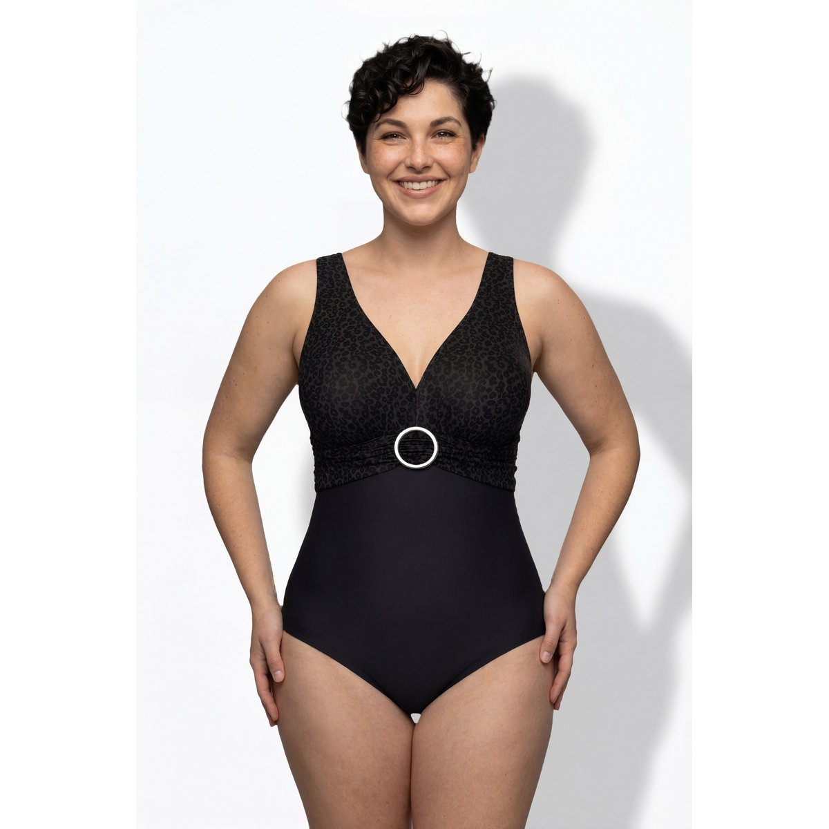 Maillot de bain à bonnets souples. Anneau noir, ULLA POPKEN