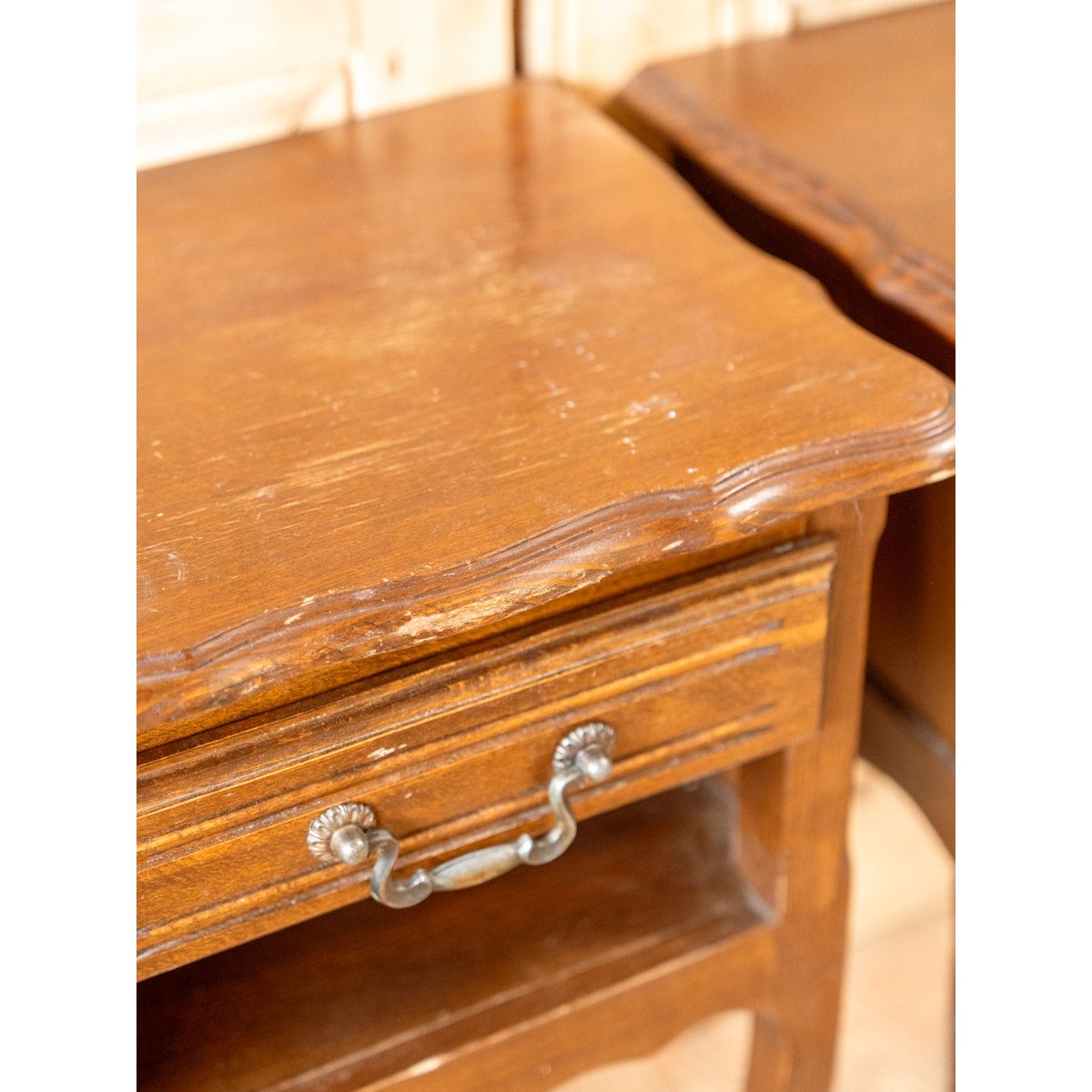 Paire de tables de chevet en bois Odile N°1494 - Bon état bois foncé, DEBONGOUT