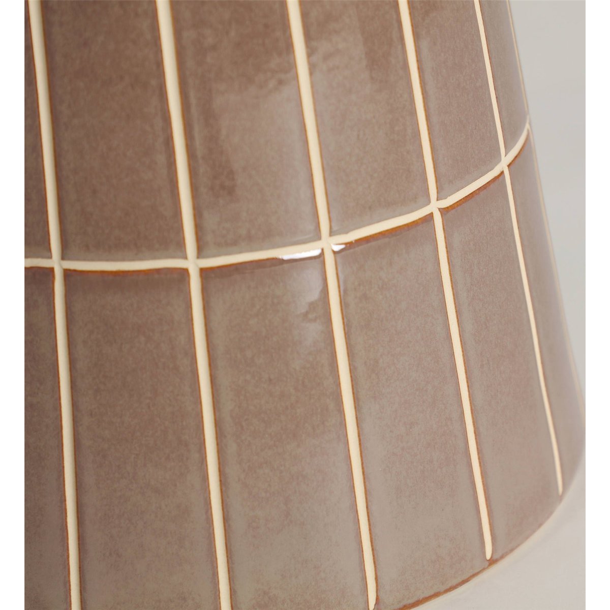 Table d'appoint céramique marron brillant avec lignes claires, RECOLLECTION