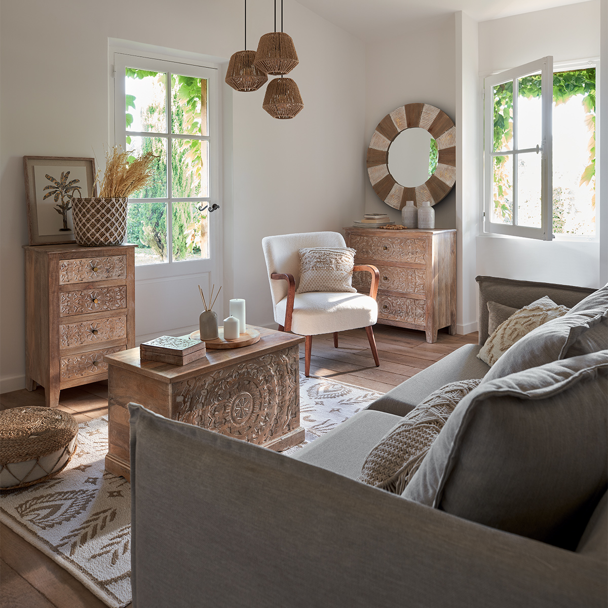 Commode chiffonnier 4 tiroirs bois de manguier sculpté main SHIREL beige, ATMOSPHERA