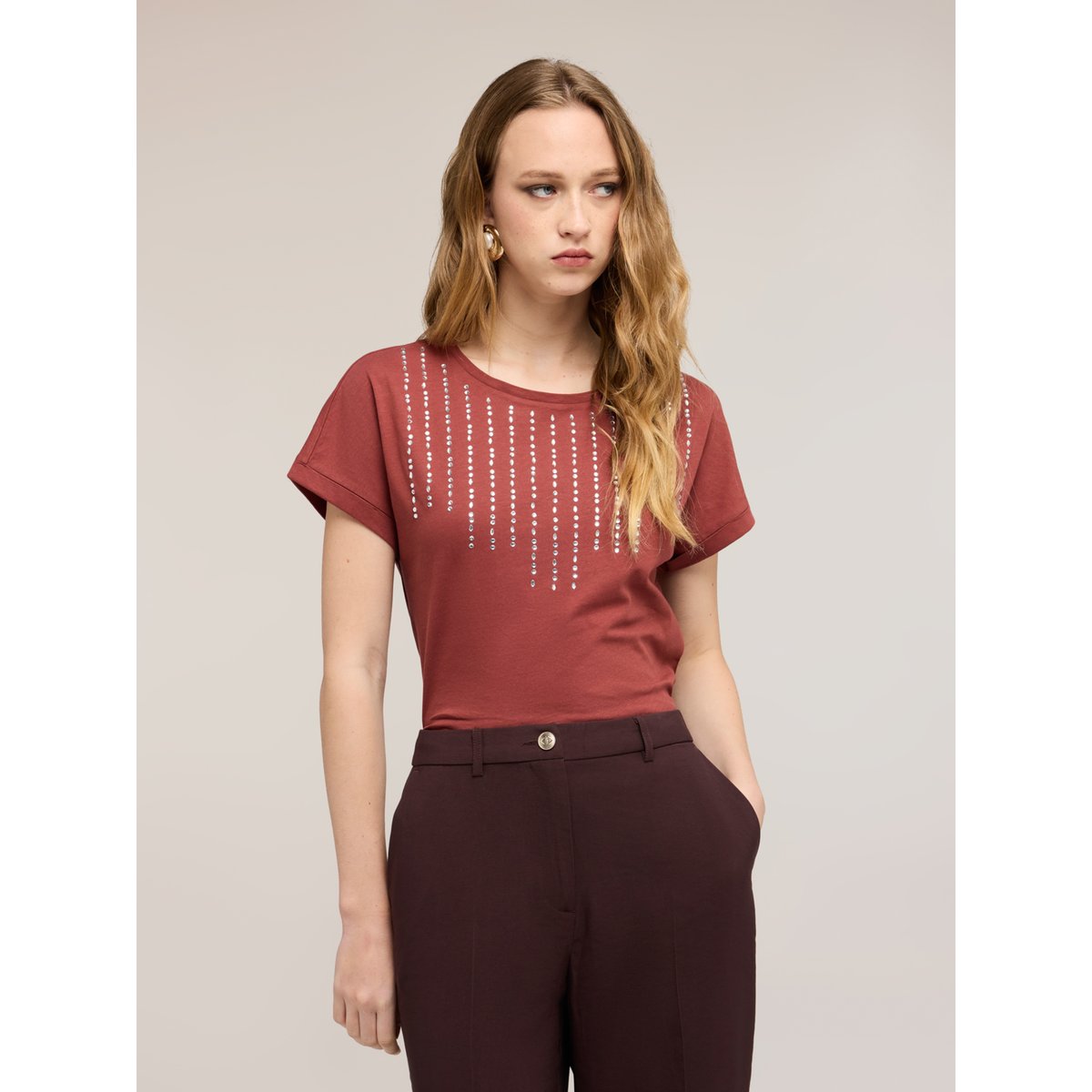 T-shirt avec applications de strass rouge, MOTIVI