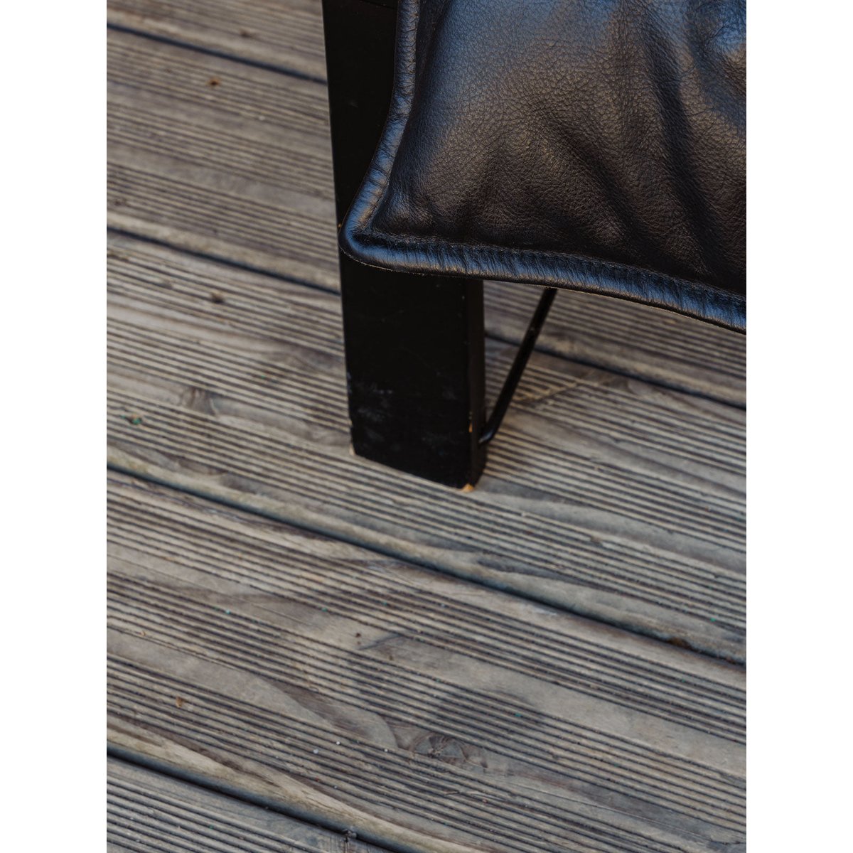 Fauteuil en bois et cuir noir Jakob N°1426 - Bon état noir, DEBONGOUT