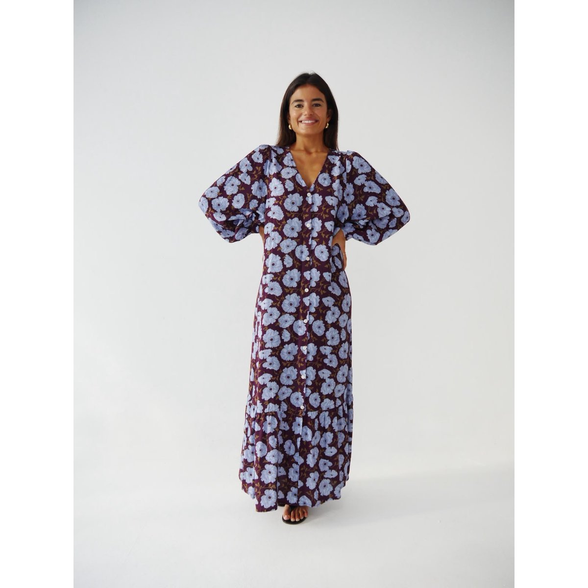 Robe longue fleurie boutonnée MICAELA bleu ciel / violet, MINDTRAVELER