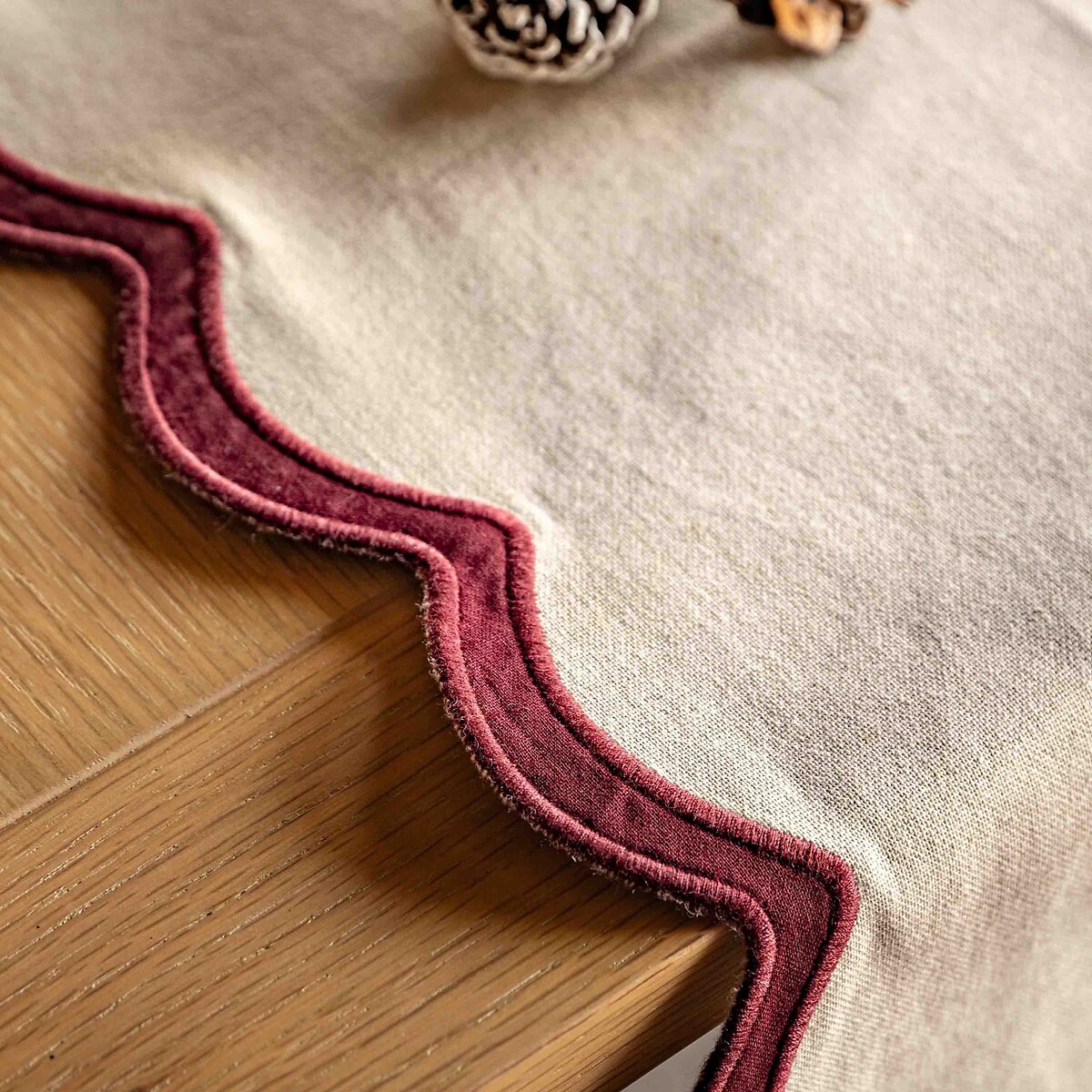 Vintage Scalloped Bow Table Runner 36x180cm natural, ÉDITÉ