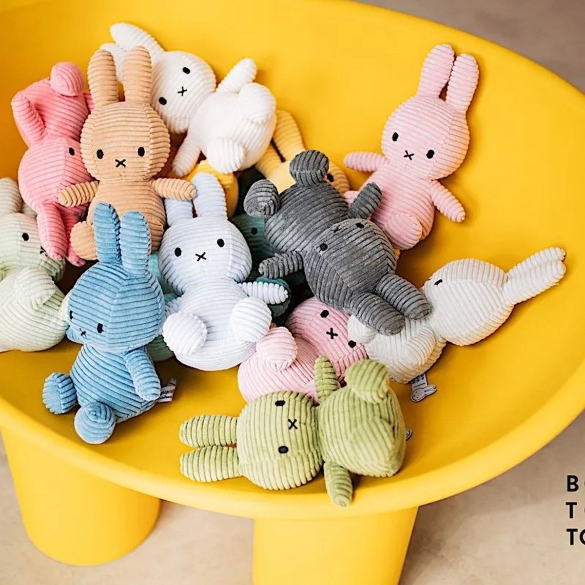 Peluche lapin Miffy velours côtelé éco 23 cm rose, BON TON TOYS