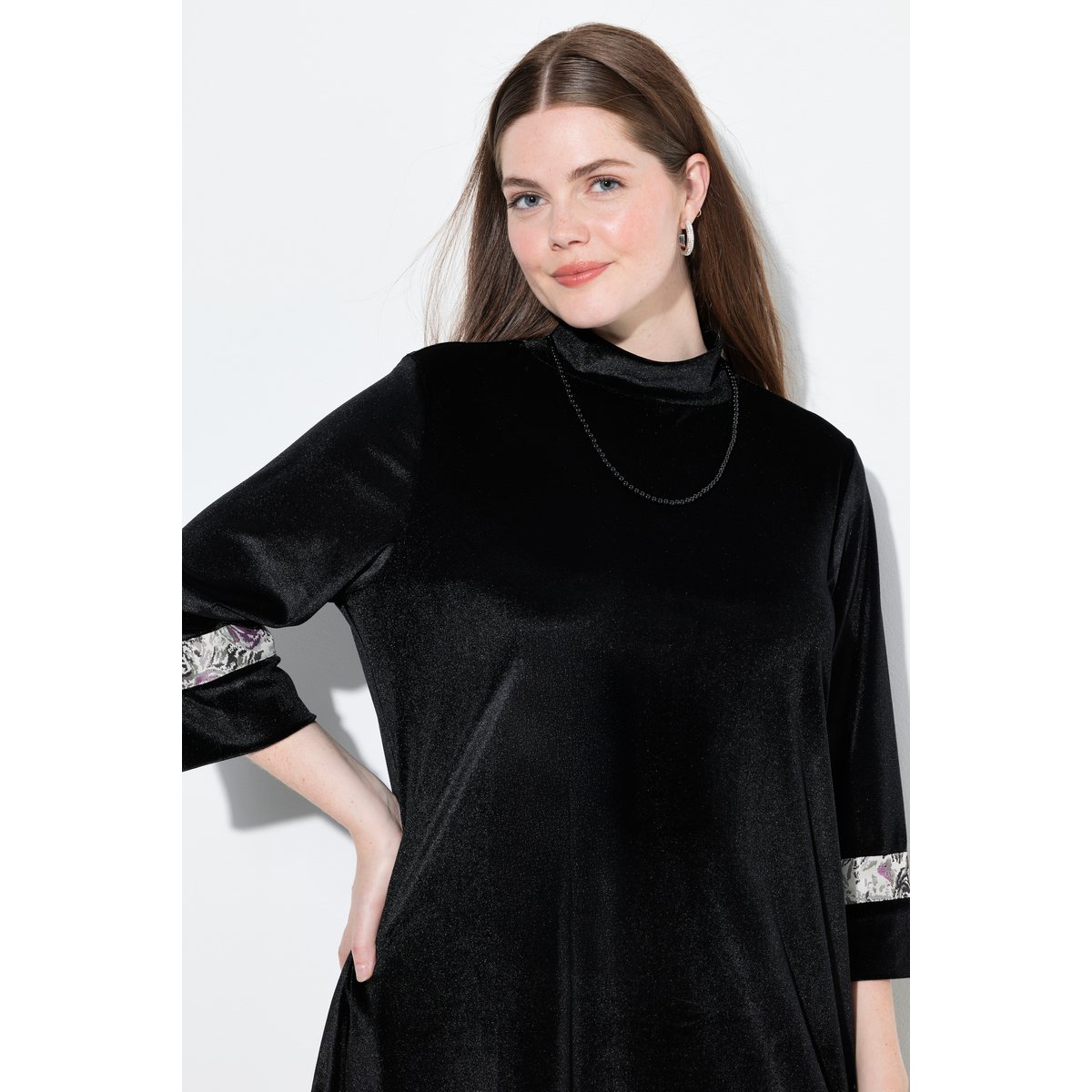 Robe en velours à col montant et manches 3/4 lilas foncé, ULLA POPKEN