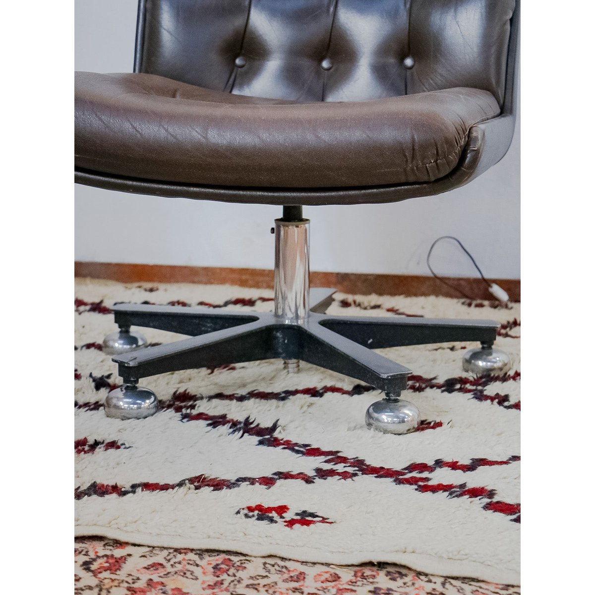 Fauteuil en simili cuir Jakob N°841 - Bon état marron, DEBONGOUT