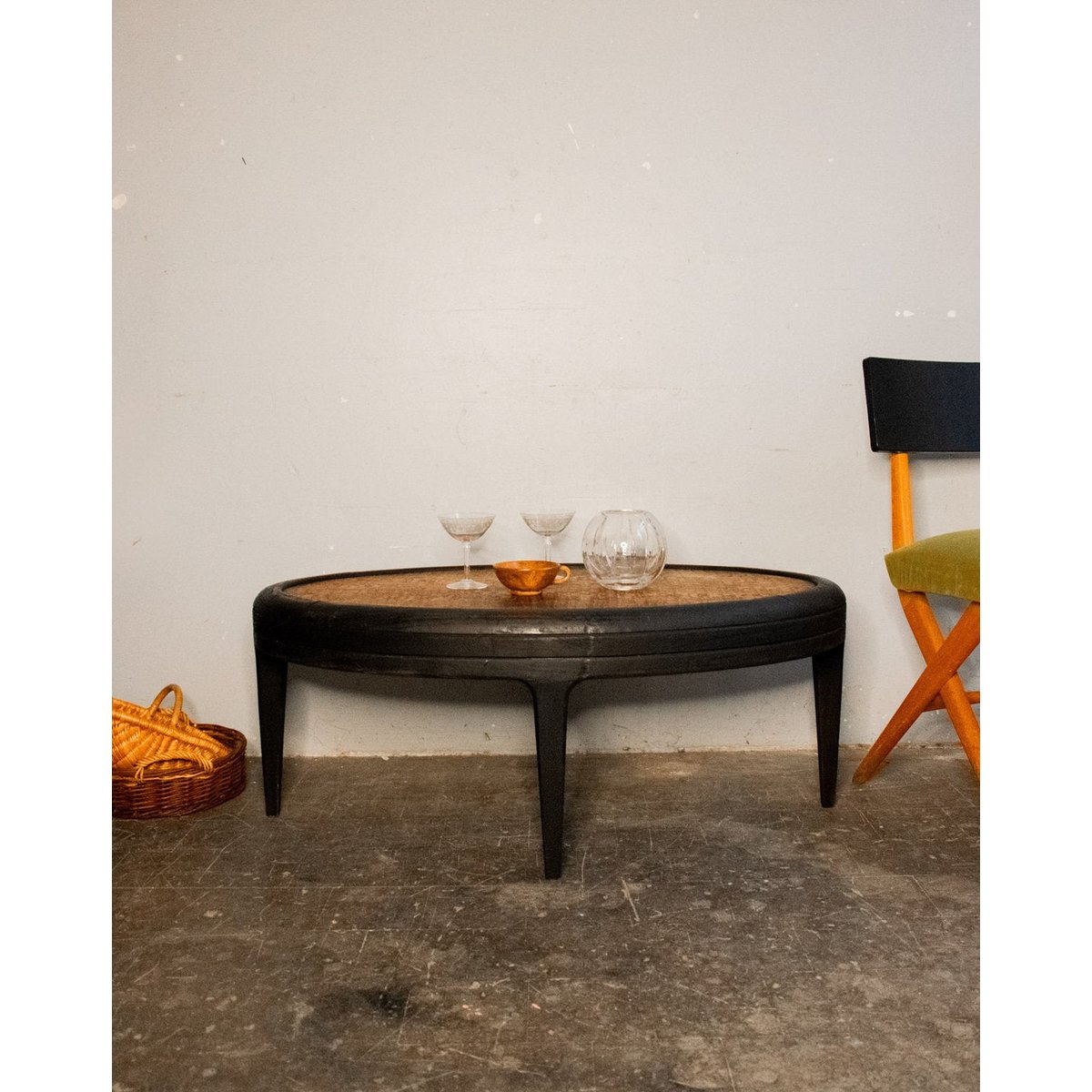 Table basse ovale en bois Léonie N°400 - Bon état noir, DEBONGOUT