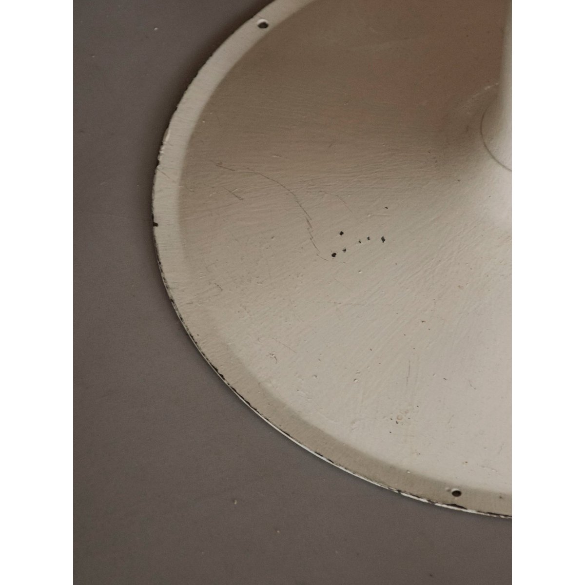 Table basse tulipe blanche Donna N°969 - Bon état noir, DEBONGOUT