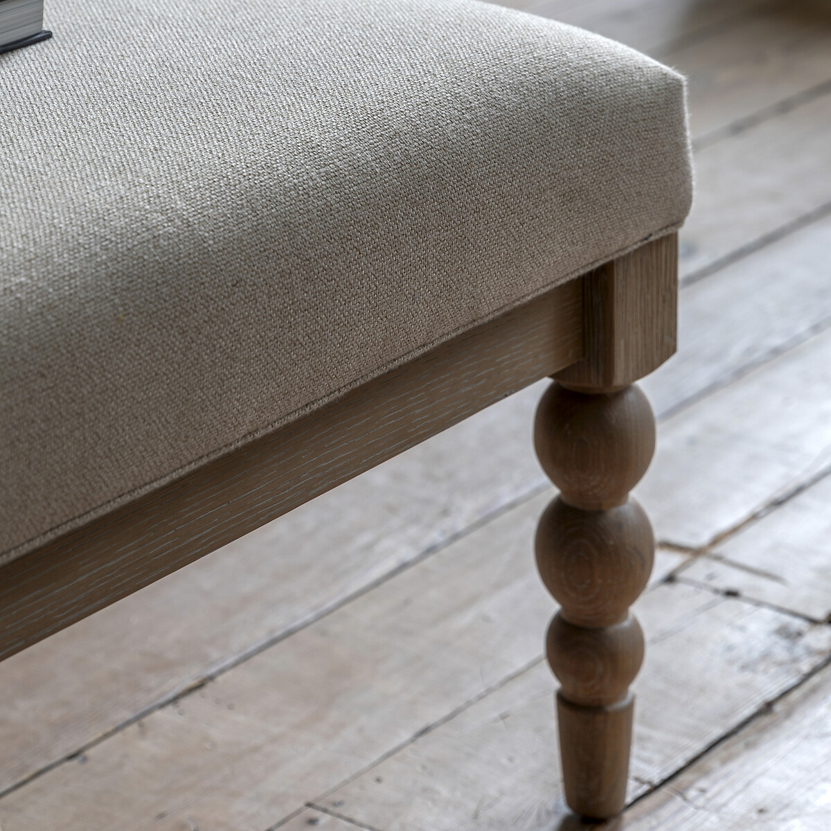 Ames Oak Coffee Table with Pompom Legs oak, ÉDITÉ