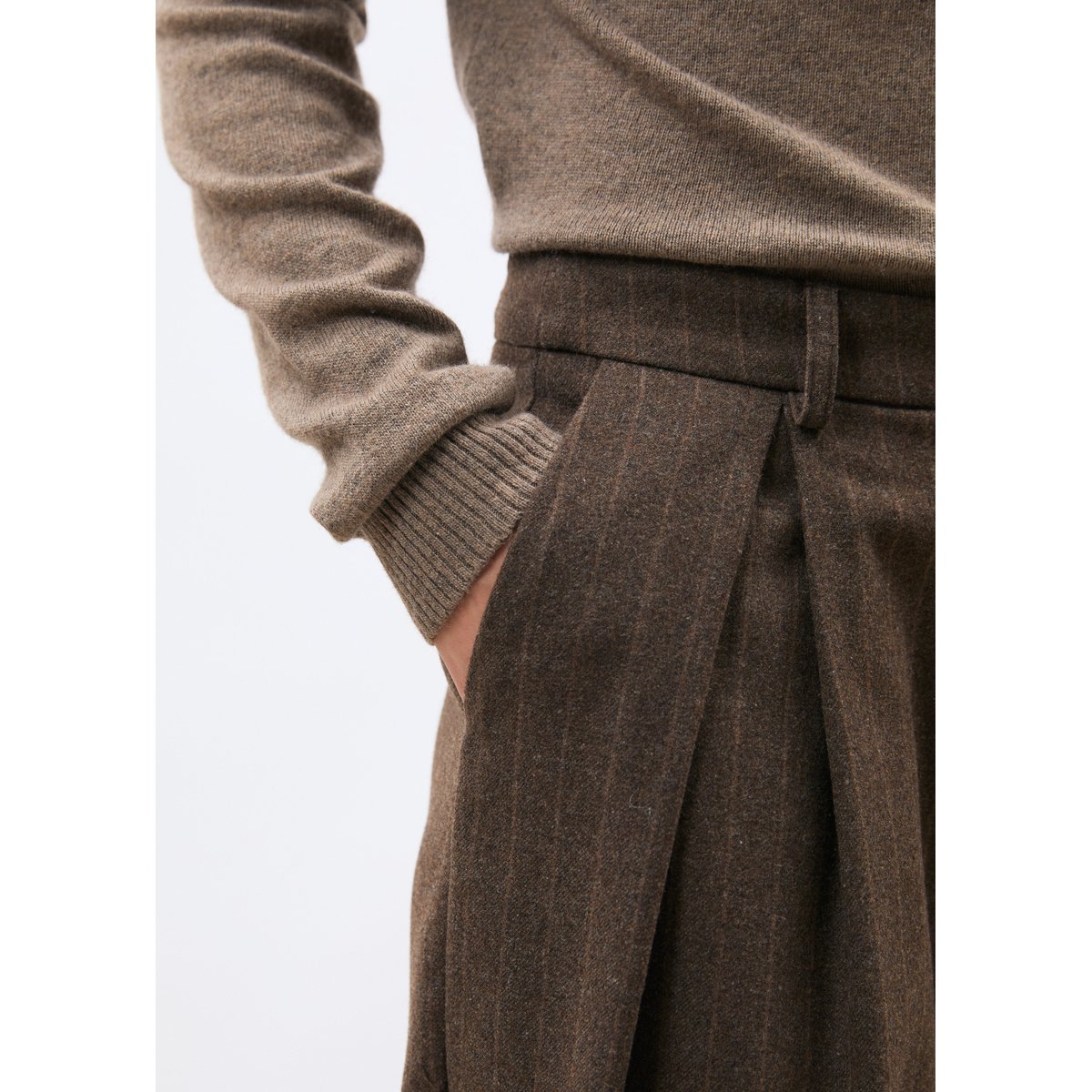 Pantalon large en flanelle à rayures taupe, HUMILITY