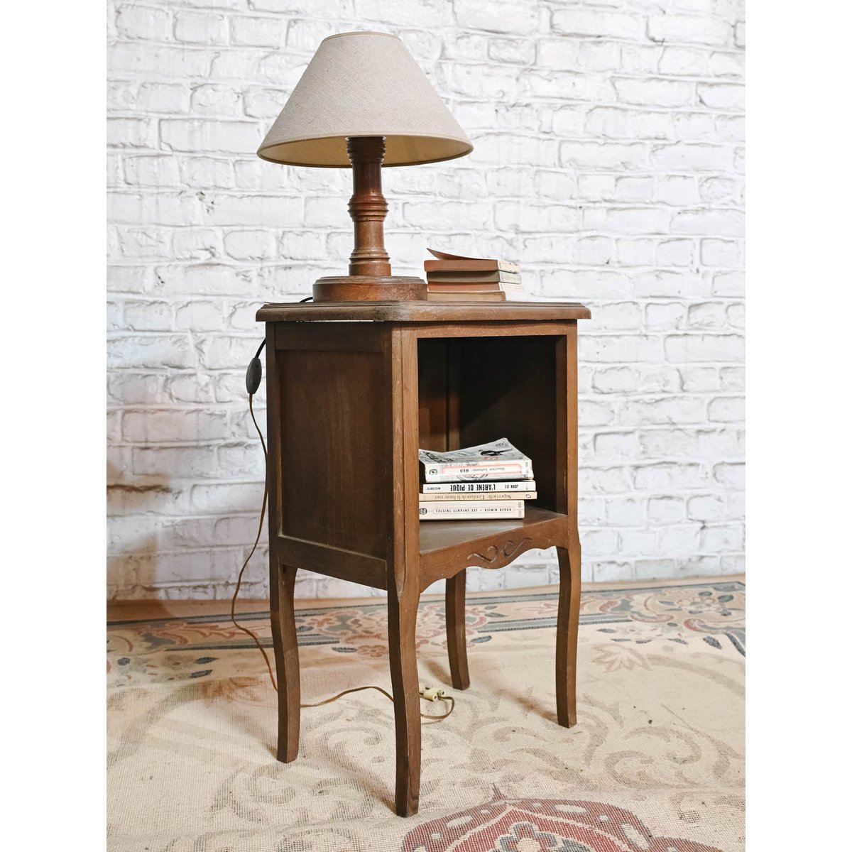 Table de chevet en bois massif Odile N°1532 - Bon état bois foncé, DEBONGOUT