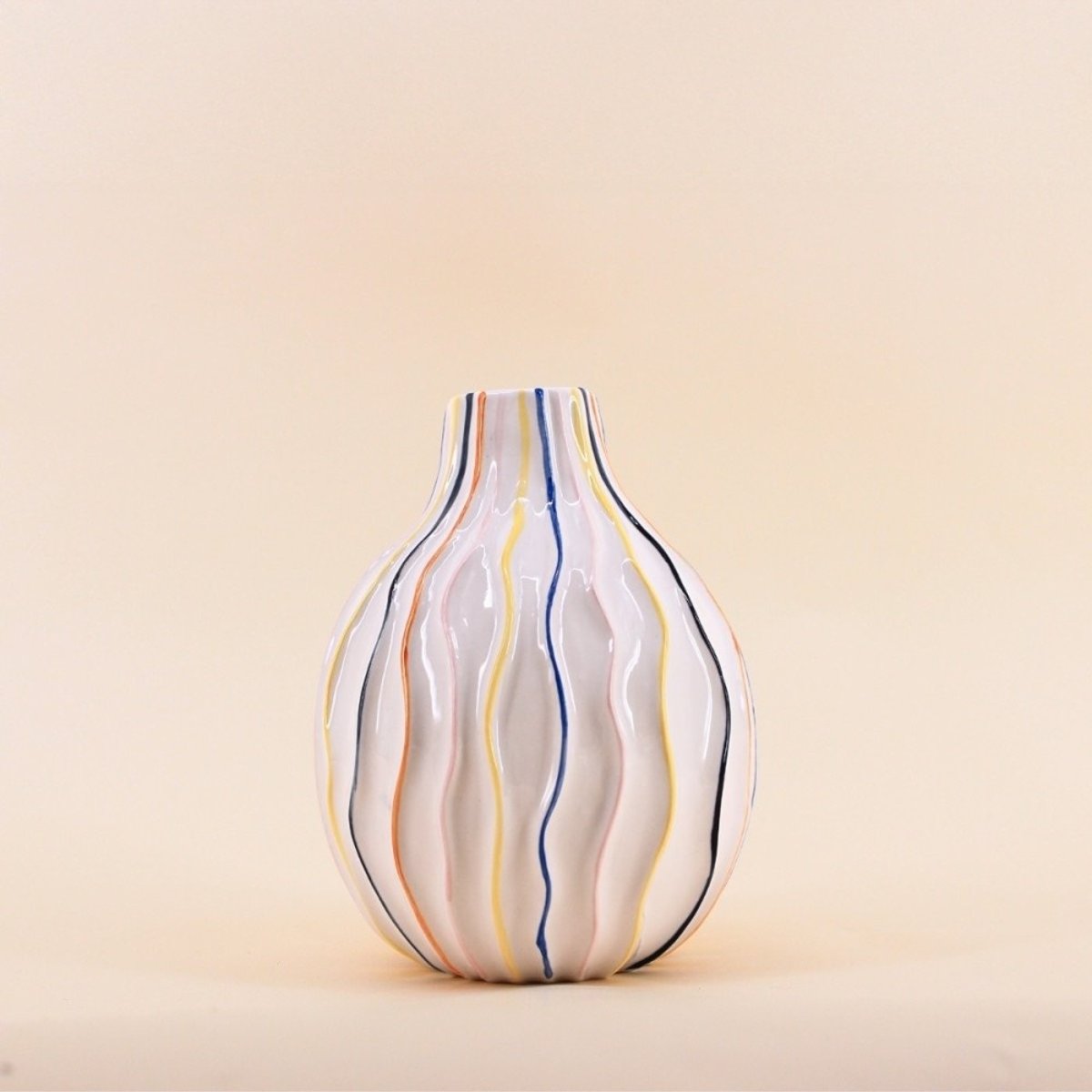 Vase en céramique lignes, H19cm blanc, ORNAMI