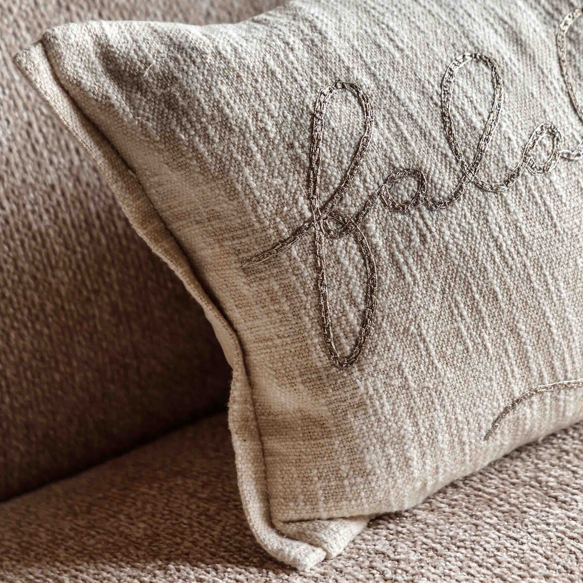 Eco Plush Fa-La-La Embroidered Cushion cream, ÉDITÉ