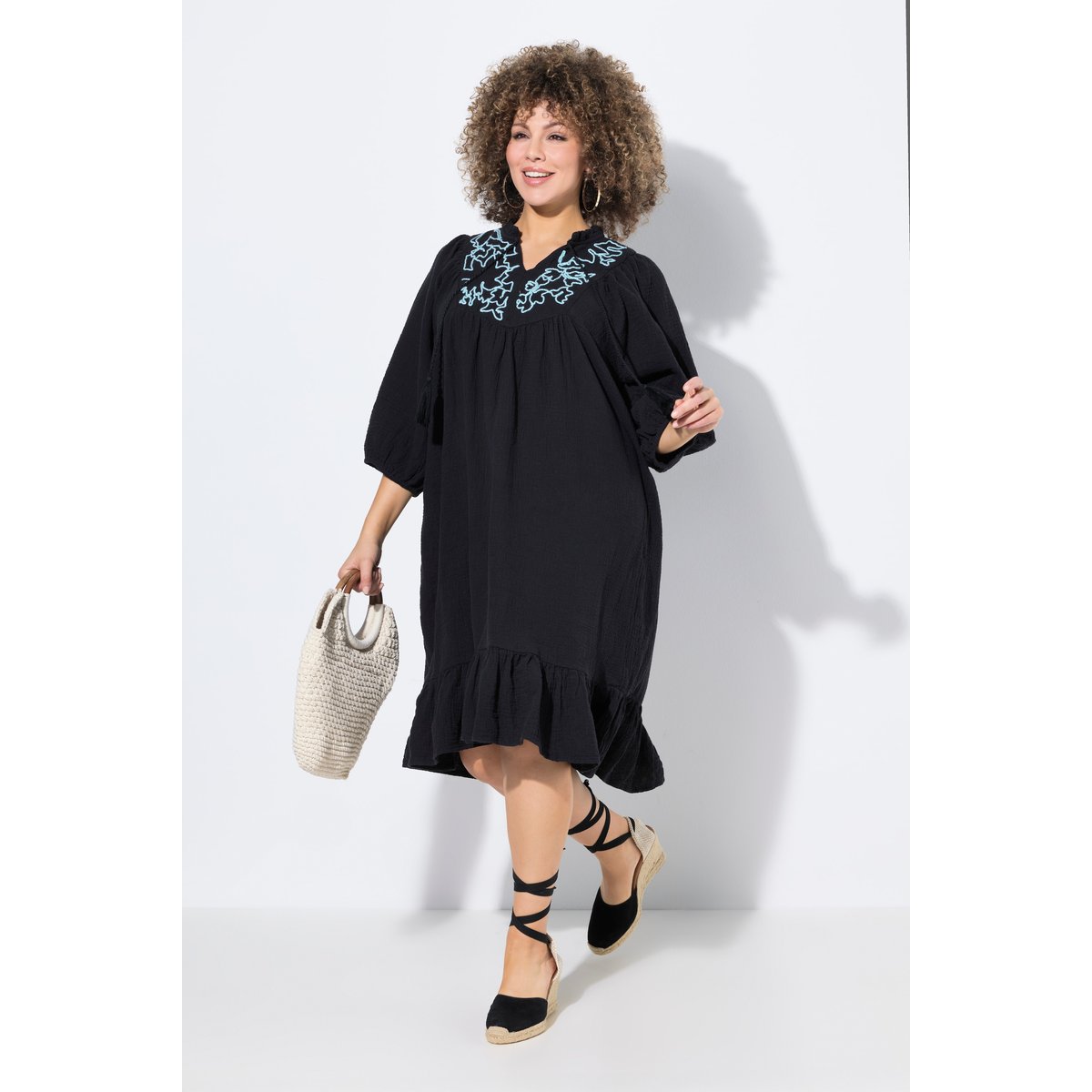 Robe en mousseline. Col tunisien et manches noir, ULLA POPKEN