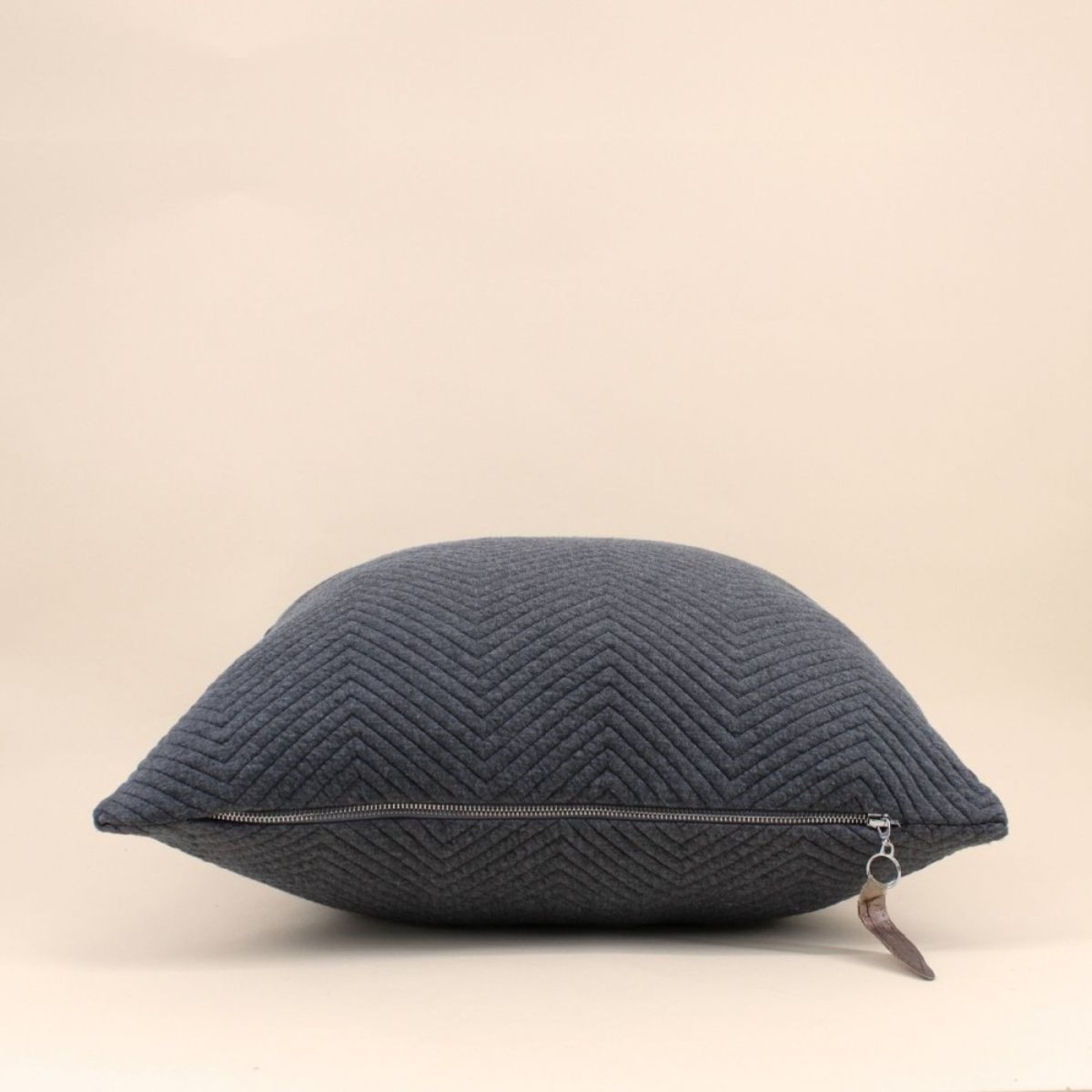 Coussin en tissu 50x50cm gris, ORNAMI