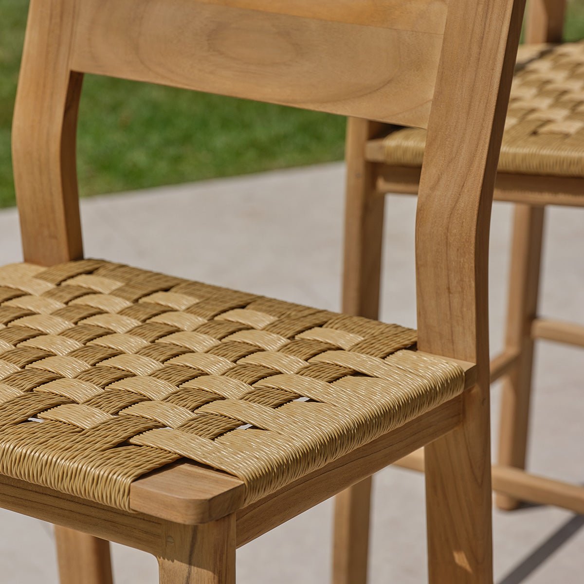 Lot de 2 chaises de bar de jardin en teck PIANA naturel, BERAH GETAH