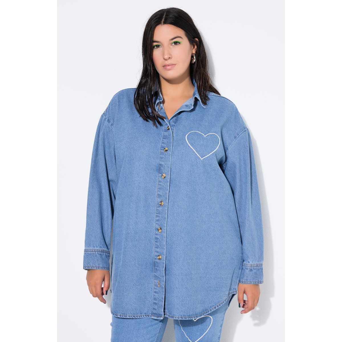 Chemise en jean oversize, cœur brodé bleu jean, STUDIO UNTOLD