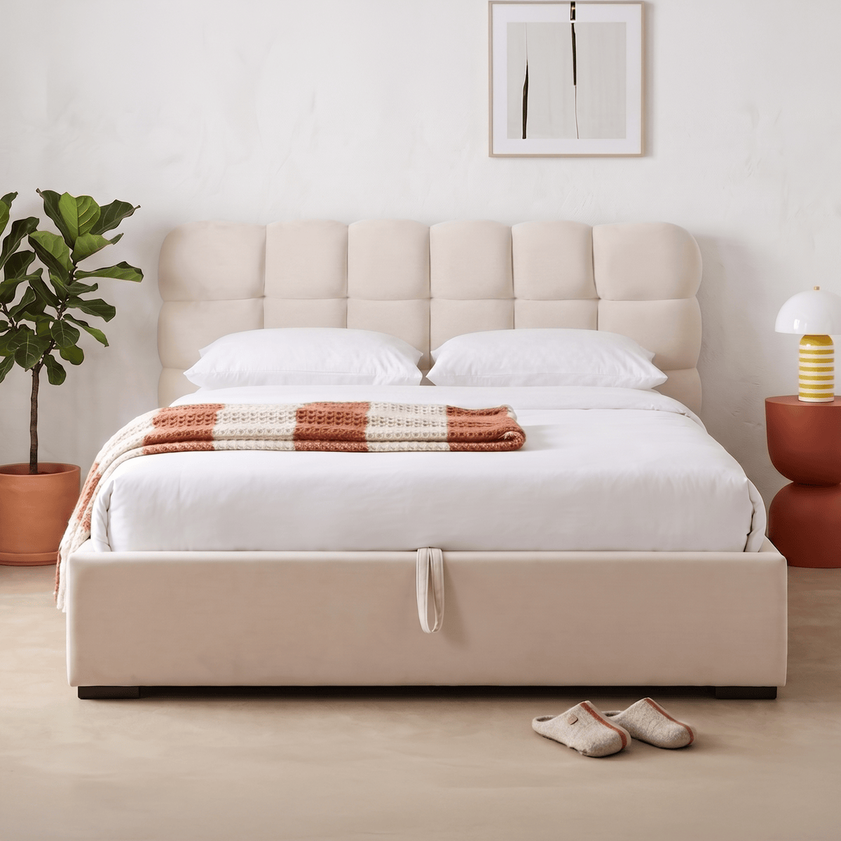 Lit coffre avec tête de lit en velours - LOLA beige, HOMIFAB