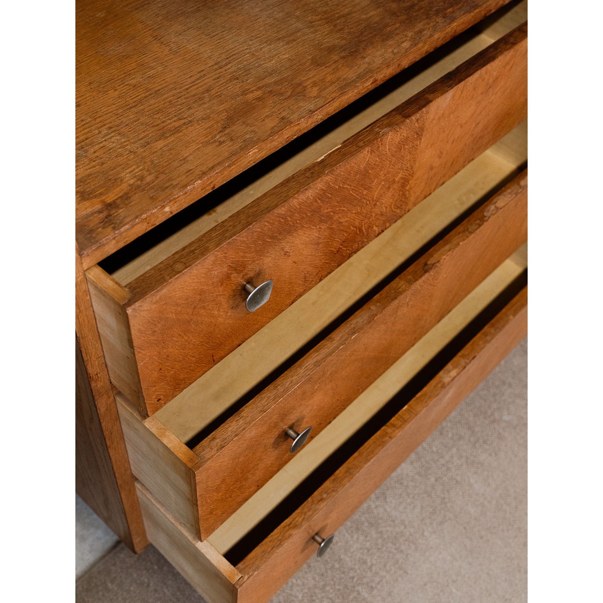 Commode en bois Olga N°458 - Bon état bois clair, DEBONGOUT