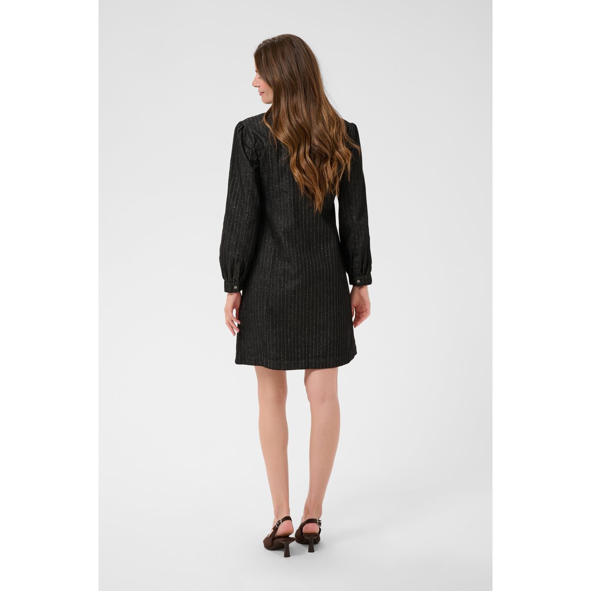 Robe noir black with silver pinstripe, CREAM