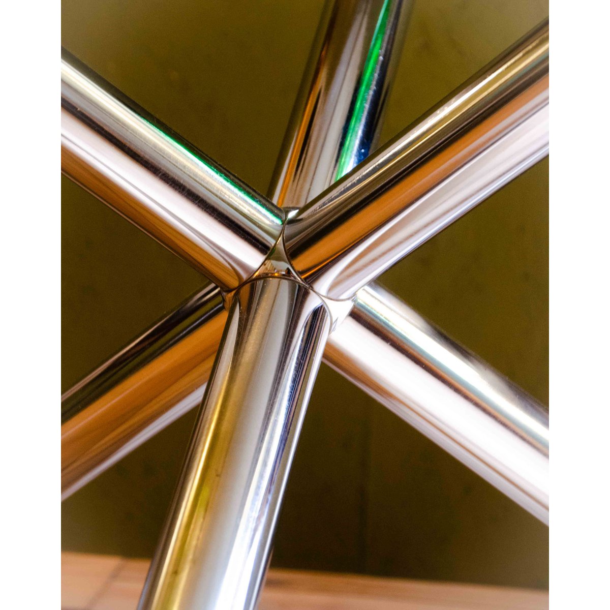 Table à manger en chrome et vert fumé Karla N°1255 - Bon état fumé, DEBONGOUT
