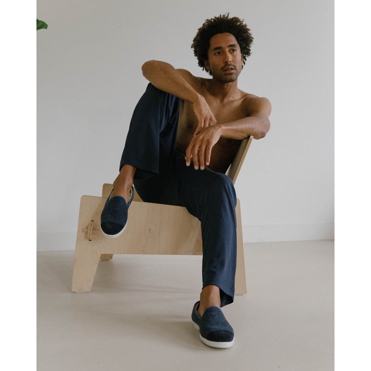 Chaussons en laine recyclée bleu marine jean, ANGARDE