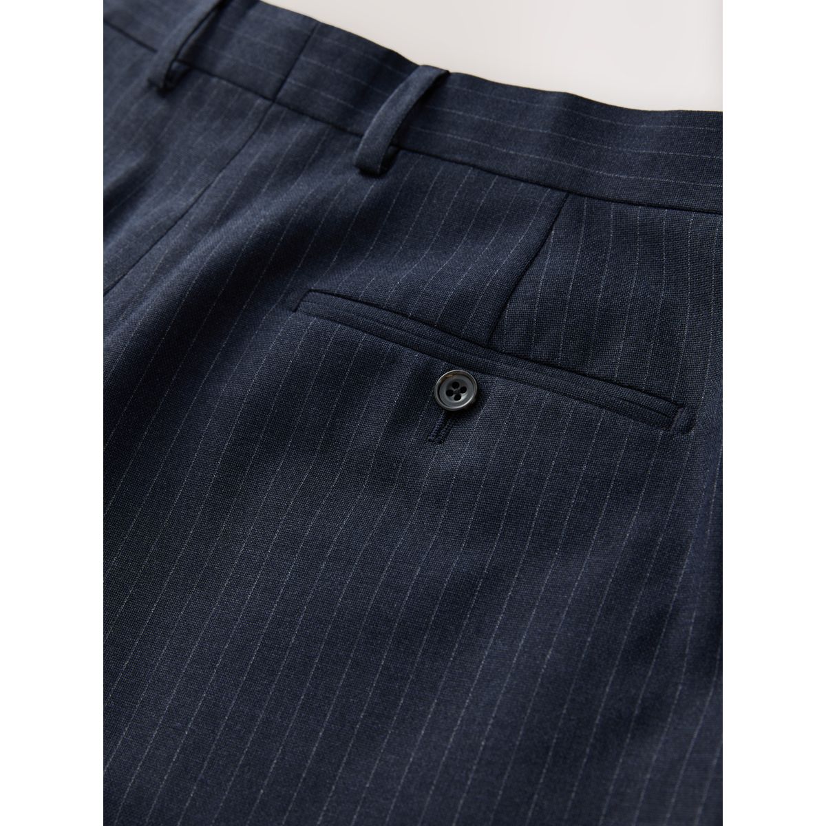 Pantalon de costume stretch motionflex rayé bleu marine, NEXT