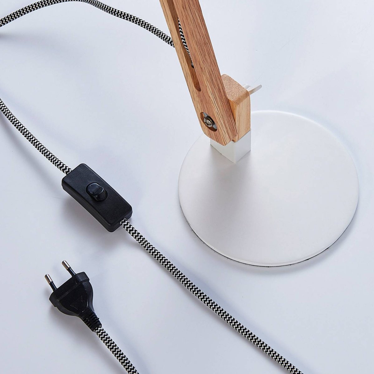 Lampe à poser en bois moderne, Shivanja blanc, frêne, LINDBY