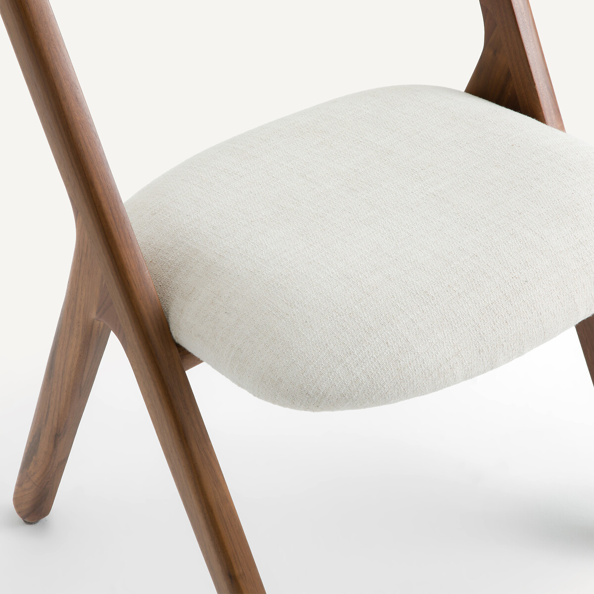 Chaise en noyer massif et tissu, CAMMINATA noyer, AM.PM X EMMANUEL GALLINA