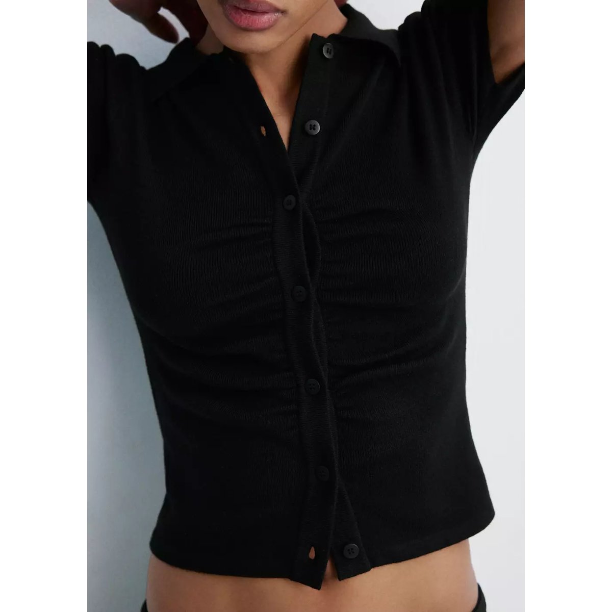 Cardigan côtelé à col polo noir, MANGO