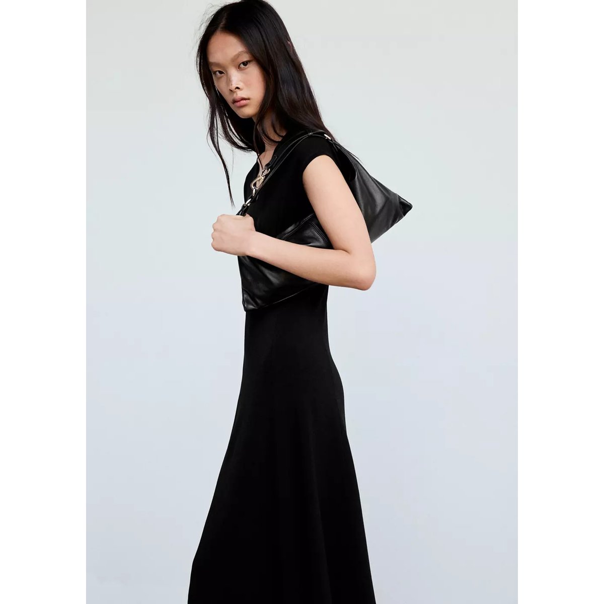 Robe en maille col V noir, MANGO