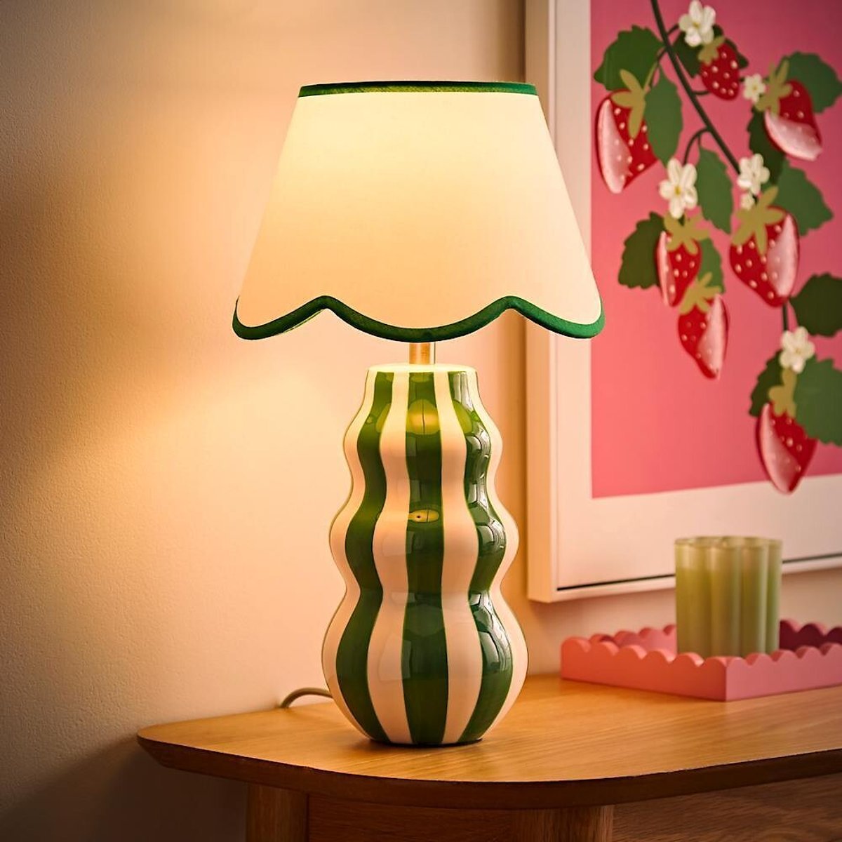 Everly Stripe Table Lamp with Scallop Shade green, SO'HOME