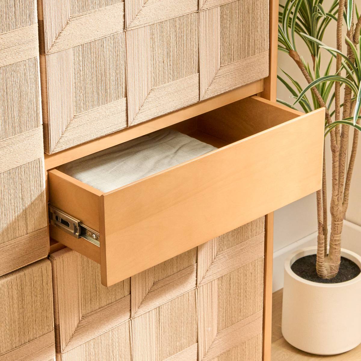 Buffet haut rectangulaire avec portes et tiroir en manguier NETSI sable, ATMOSPHERA